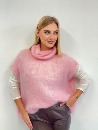 Novinky 🎄🕯️🎄 příjemné svetříky 👌 #frydekmistek #roznovpodradhostem #glamourmodacz #italyfashion #styleoftheday #fashionbrand